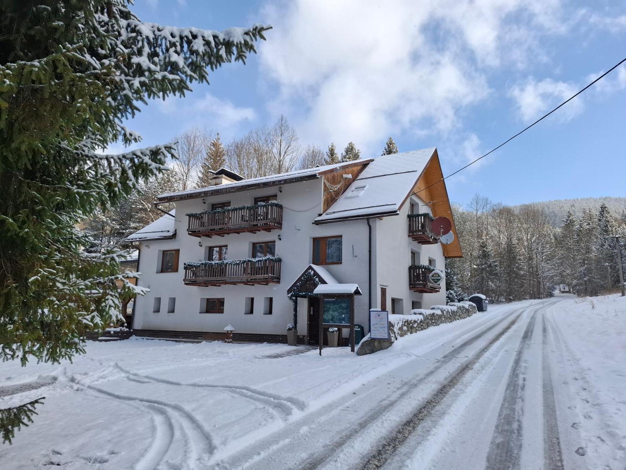Penzion Zázrifka Zazriva Exterior foto