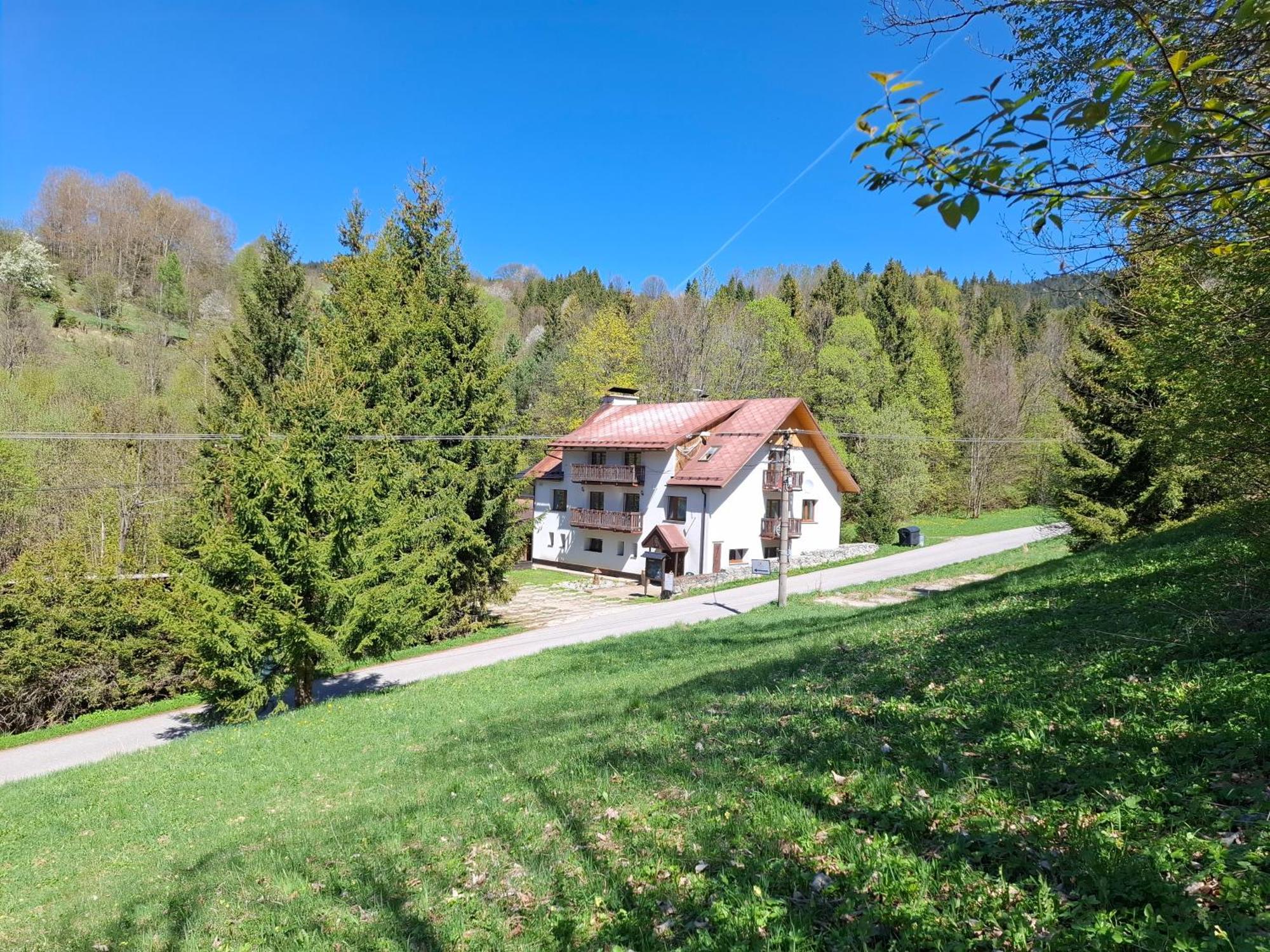 Penzion Zázrifka Zazriva Exterior foto